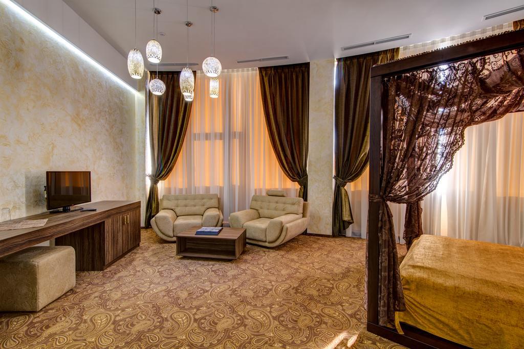 Khan-Chinar Hotel Dnipro Exterior photo