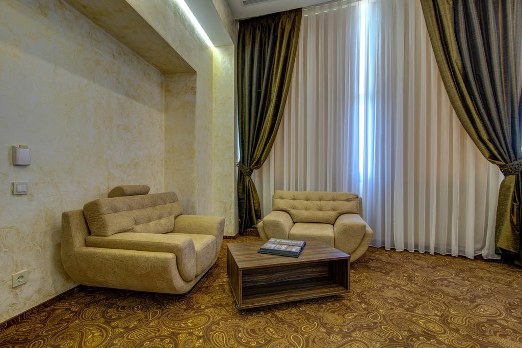 Khan-Chinar Hotel Dnipro Exterior photo