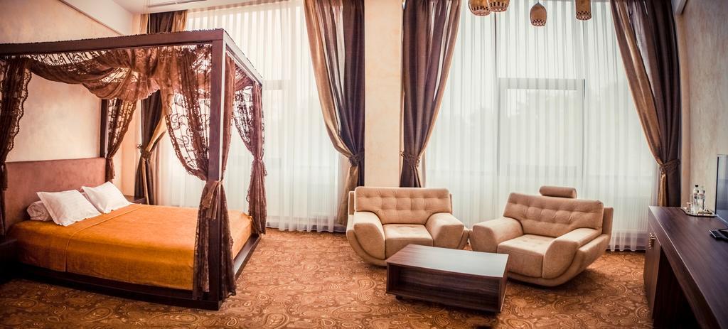 Khan-Chinar Hotel Dnipro Exterior photo