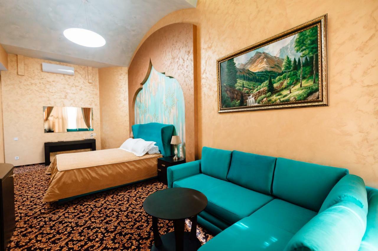 Khan-Chinar Hotel Dnipro Exterior photo